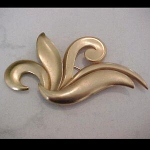 Vintage Signed JJ 1988 Gold-Tone Statement Brooch Pin — 4¼" x 2¼"